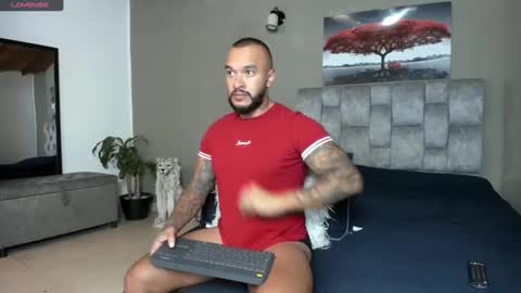 Snapshot of emanuelspencer chatting on February 15, 7:38 am emanuelspencer online show from February 15, 7:38 am