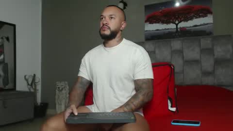 Snapshot of emanuelspencer chatting on January 10, 11:12 am emanuelspencer online show from January 10, 11:12 am