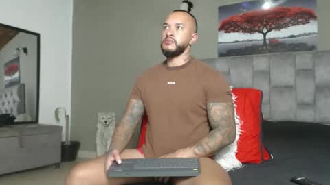 Snapshot of emanuelspencer chatting on January 15, 11:26 am emanuelspencer online show from January 15, 11:26 am