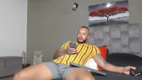 Snapshot of emanuelspencer chatting on February 3, 9:53 pm emanuelspencer online show from February 3, 9:53 pm