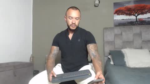 Snapshot of emanuelspencer chatting on February 24, 10:30 pm emanuelspencer online show from February 24, 10:30 pm