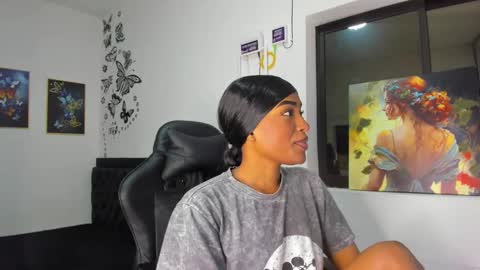 Snapshot of emattaylor chatting on December 3, 10:50 am . online show from December 3, 10:50 am