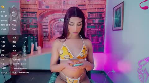 Snapshot of emeli_roushot chatting on February 9, 11:47 am Emeli online show from February 9, 11:47 am