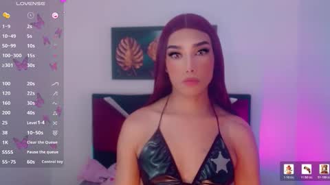 Snapshot of emeli_roushot chatting on February 12, 4:51 am Emeli online show from February 12, 4:51 am