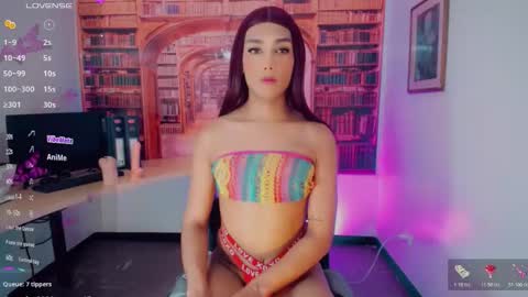 Snapshot of emeli_roushot chatting on February 14, 11:18 am Emeli online show from February 14, 11:18 am