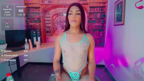 Snapshot of emeli_roushot chatting on February 25, 11:20 am Emeli online show from February 25, 11:20 am