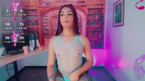 Snapshot of emeli_roushot chatting on March 3, 11:27 am Emeli online show from March 3, 11:27 am