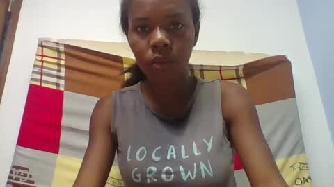 Snapshot of emelie473837 chatting on March 29, 6:24 am emelie473837 online show from March 29, 6:24 am