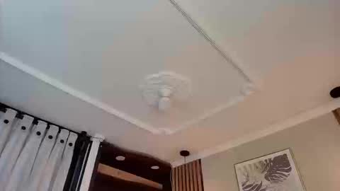 Snapshot of emelie_ch_ chatting on September 22, 10:23 pm Emily  online show from September 22, 10:23 pm