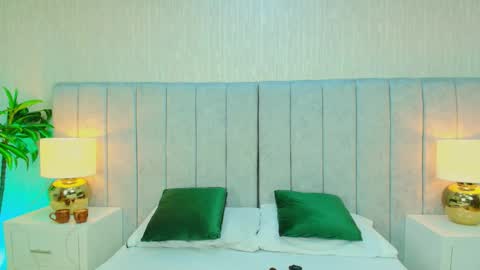 Snapshot of emely_606 chatting on December 2, 3:45 am Emely Antony online show from December 2, 3:45 am