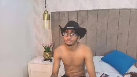 Snapshot of emely_606 chatting on December 17, 4:35 pm Emely Antony online show from December 17, 4:35 pm