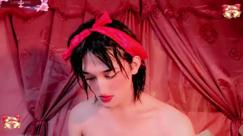 Snapshot of emely_rous chatting on December 14, 10:02 am Emely Rous online show from December 14, 10:02 am