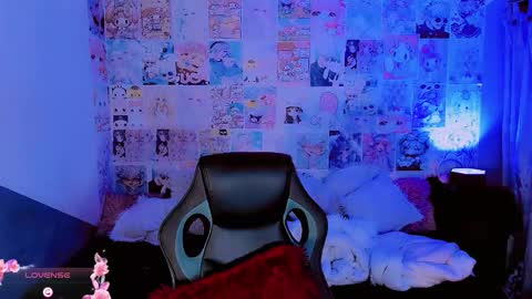 Snapshot of emely_rous chatting on November 6, 2:18 pm Emely Rous online show from November 6, 2:18 pm