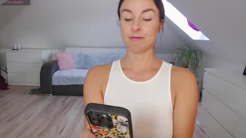 just me online show from September 19, 9:54 am