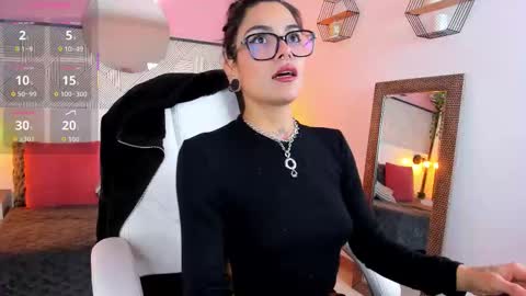 Esmeralda online show from November 7, 1:11 pm