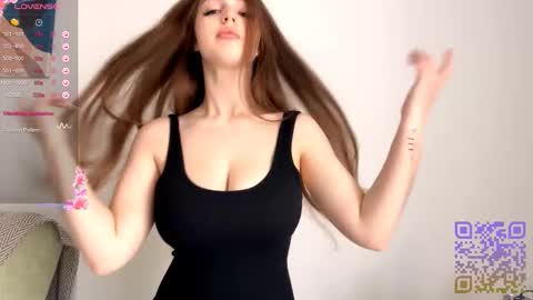 Snapshot of emeraldcotton chatting on October 24, 6:10 am Gily online show from October 24, 6:10 am