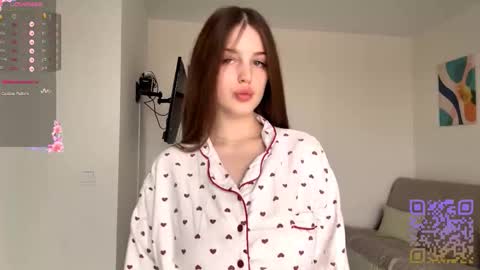 Snapshot of emeraldcotton chatting on October 29, 8:05 am Gily online show from October 29, 8:05 am