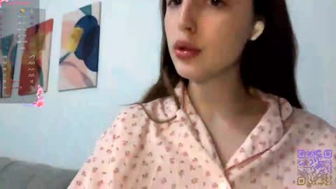 Snapshot of emeraldcotton chatting on November 10, 3:05 am Gily online show from November 10, 3:05 am