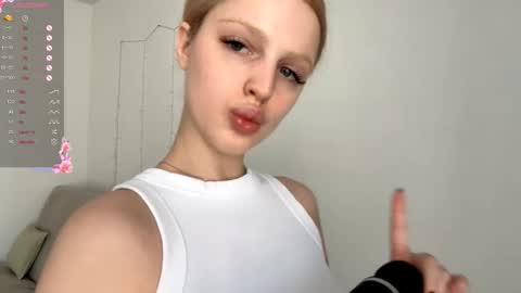 Snapshot of emeraldcotton chatting on January 10, 8:05 am Gily online show from January 10, 8:05 am