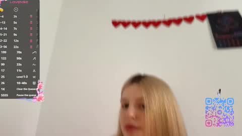 Snapshot of emeraldcotton chatting on February 13, 11:06 am Gily online show from February 13, 11:06 am