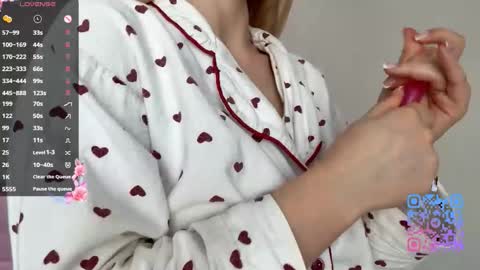 Snapshot of emeraldcotton chatting on February 14, 11:29 am Gily online show from February 14, 11:29 am