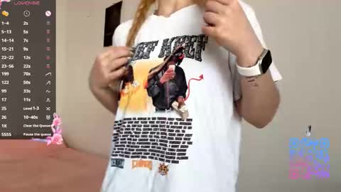 Snapshot of emeraldcotton chatting on February 19, 11:17 am Gily online show from February 19, 11:17 am