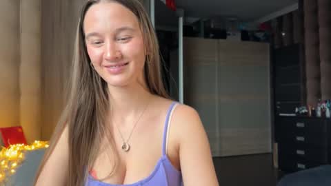 Snapshot of emi__ly chatting on January 16, 11:47 am emi__ly online show from January 16, 11:47 am