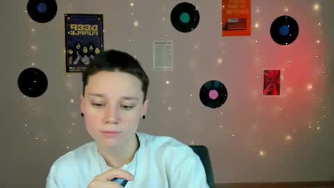 Snapshot of emi_fade chatting on February 2, 9:30 am emi_fade online show from February 2, 9:30 am