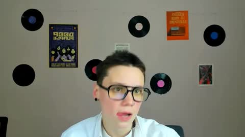 Snapshot of emi_fade chatting on February 3, 9:47 am emi_fade online show from February 3, 9:47 am