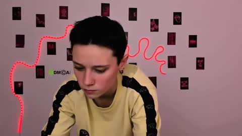 Snapshot of emi_fade chatting on February 26, 9:41 am emi_fade online show from February 26, 9:41 am