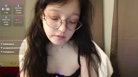 Snapshot of emi_gooflord chatting on December 14, 9:51 am Emi online show from December 14, 9:51 am