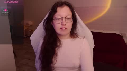 Snapshot of emi_gooflord chatting on September 17, 8:38 am Emi online show from September 17, 8:38 am