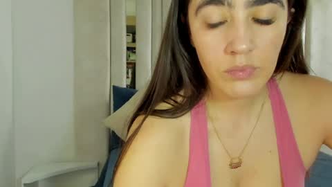 Snapshot of emi_royse chatting on April 29, 6:25 pm emi_royse online show from April 29, 6:25 pm