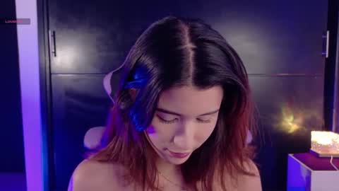 Snapshot of emicute_ chatting on November 26, 12:00 am online show from November 26, 12:00 am