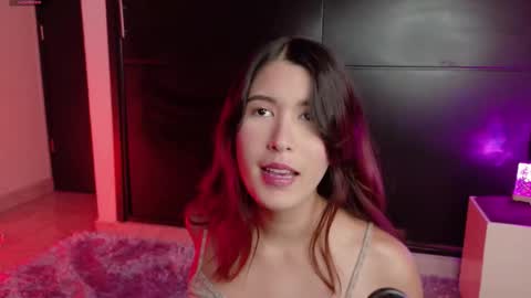 Snapshot of emicute_ chatting on January 6, 2:48 am online show from January 6, 2:48 am