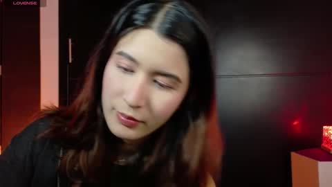 Snapshot of emicute_ chatting on February 3, 1:48 am online show from February 3, 1:48 am