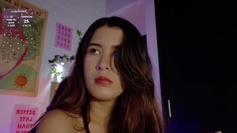 Snapshot of emicute_ chatting on February 17, 1:24 am online show from February 17, 1:24 am