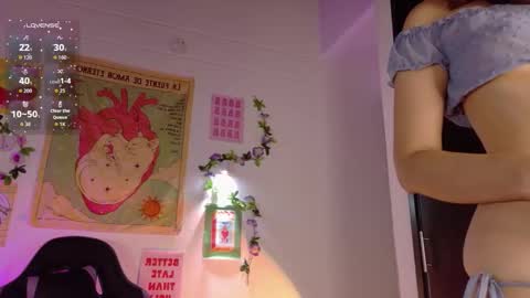 Snapshot of emicute_ chatting on February 19, 2:02 pm online show from February 19, 2:02 pm