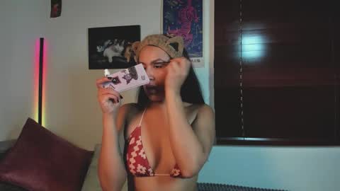 Emilia Gomez online show from February 4, 12:44 pm