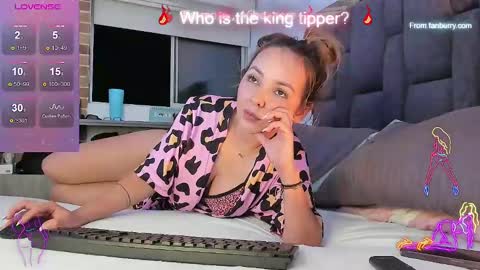 Snapshot of emiily_morgaan chatting on January 14, 2:40 am Emy online show from January 14, 2:40 am