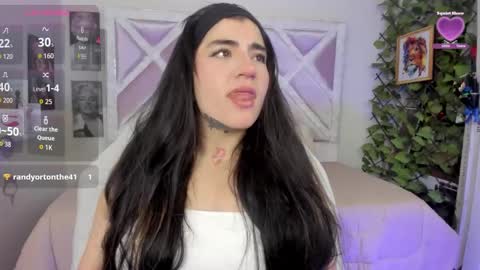 emilayton_ online show from November 7, 10:10 pm