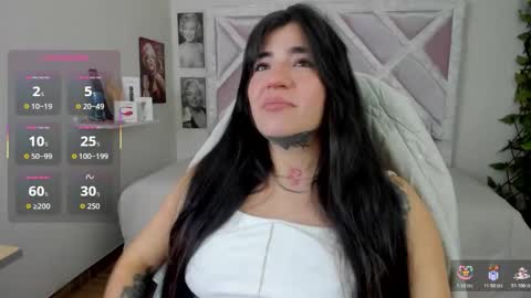 emilayton_ online show from February 6, 7:17 pm