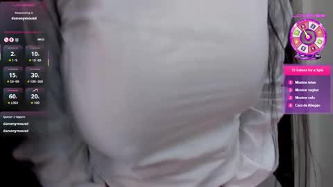 emilayton_ online show from February 12, 7:09 pm