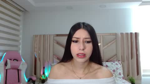 Snapshot of emilee_star chatting on March 14, 1:05 pm Emilee online show from March 14, 1:05 pm