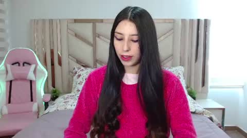 Snapshot of emilee_star chatting on July 22, 1:14 pm Emilee online show from July 22, 1:14 pm