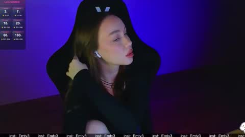 Emili online show from March 6, 3:41 pm