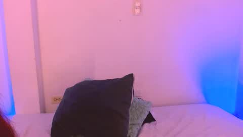 Snapshot of emili_williams10 chatting on February 24, 4:32 am emili_williams10 online show from February 24, 4:32 am