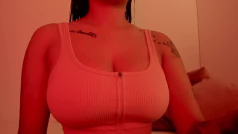 Snapshot of emilia_ghendle chatting on January 6, 1:30 pm Emilia Big Boobs online show from January 6, 1:30 pm