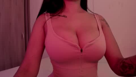 Snapshot of emilia_ghendle chatting on January 6, 4:34 pm Emilia Big Boobs online show from January 6, 4:34 pm