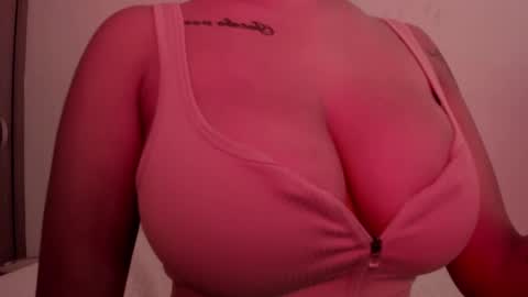 Snapshot of emilia_ghendle chatting on January 31, 4:59 pm Emilia Big Boobs online show from January 31, 4:59 pm
